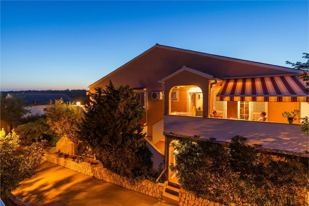 Apartments By The Sea Simuni, Pag - 4083 Колан Екстериор снимка