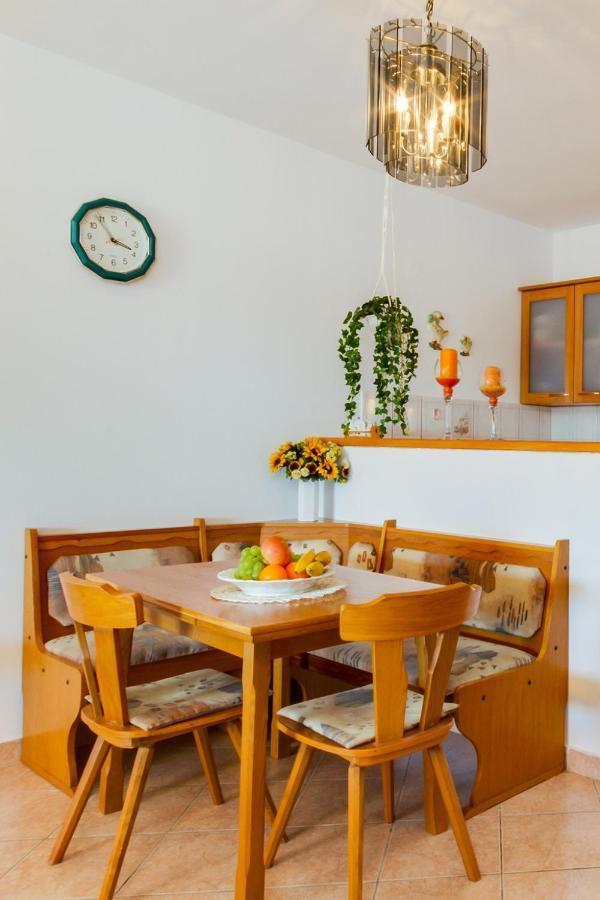 Apartments By The Sea Simuni, Pag - 4083 Колан Екстериор снимка