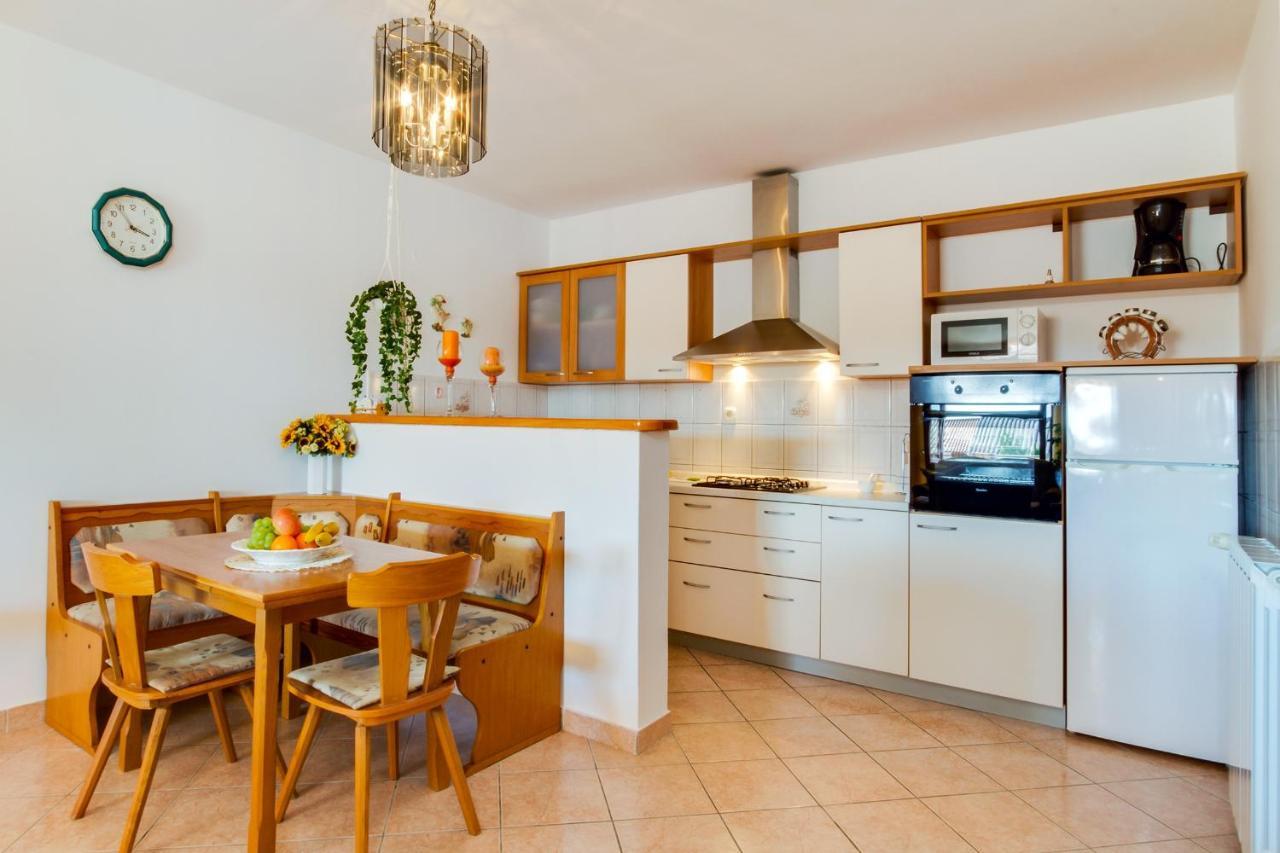 Apartments By The Sea Simuni, Pag - 4083 Колан Екстериор снимка