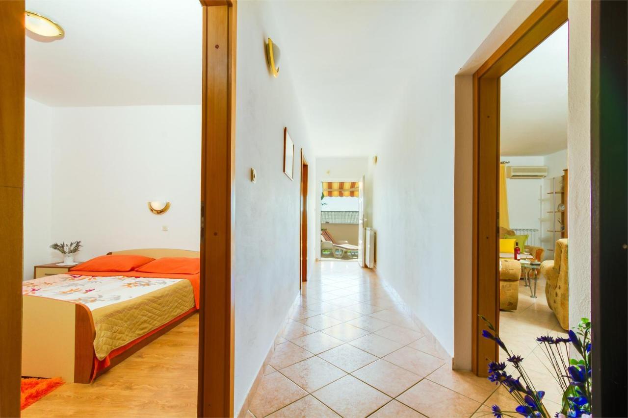 Apartments By The Sea Simuni, Pag - 4083 Колан Екстериор снимка